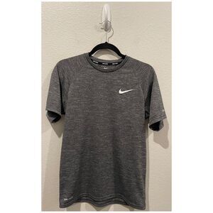 NIKE Dri-FIT UPF 40+ T-shirt Men's Gray Short Sleeves